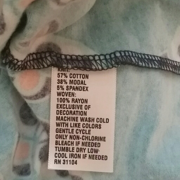 Crown & Ivy Curvy Floral Tank - Picture 6 of 6